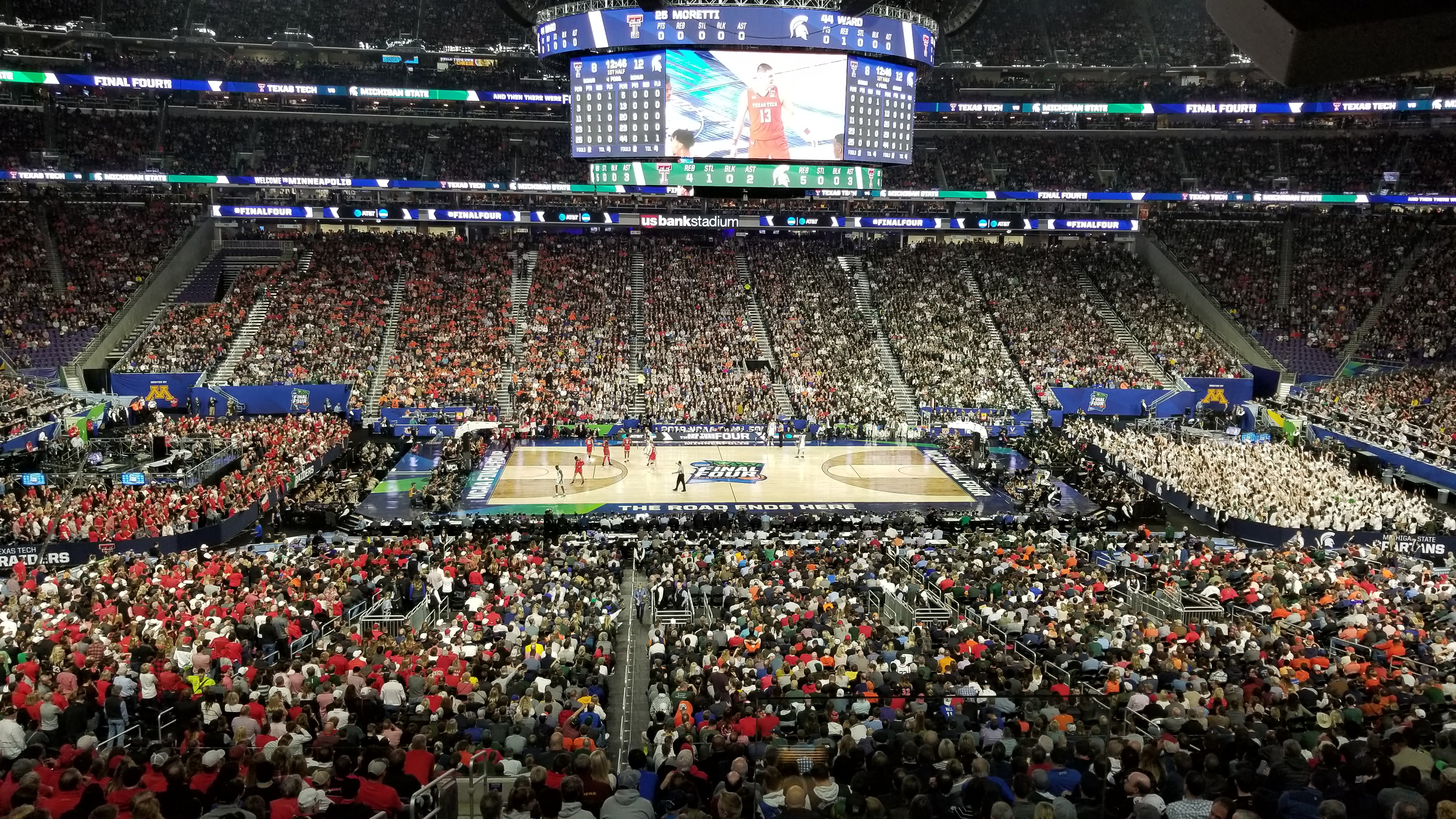2019 Final Four at U.S. Bank Stadium, wide mid-court view from ISM original 20190406_201448
